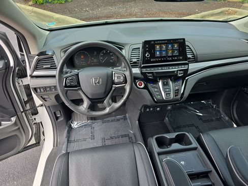 Used 2025 Honda Odyssey Elite image 17