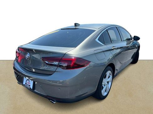 Used 2018 Buick Regal Preferred w/ Sights and Sounds Package FWD image 4