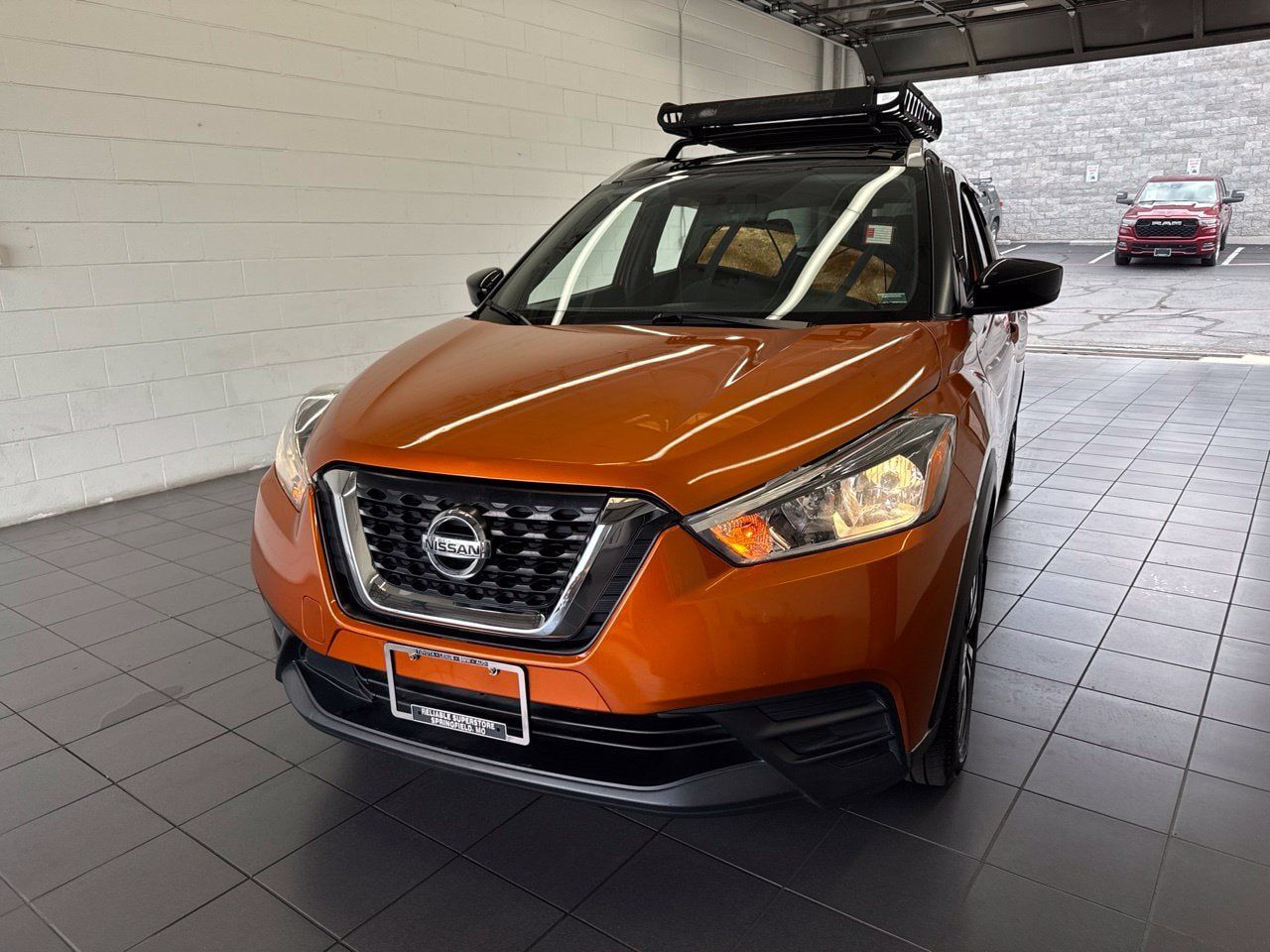 Used 2018 Nissan Kicks SV w/ Exterior Package FWD image 3