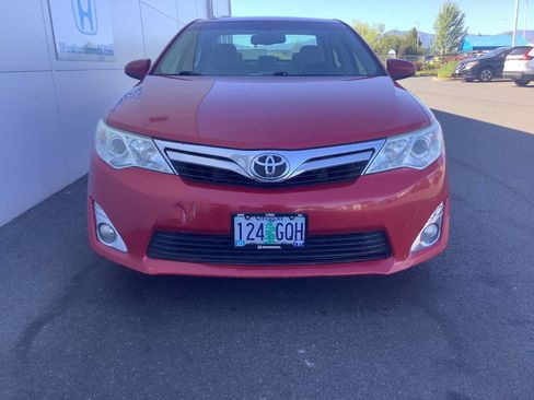 Used 2013 Toyota Camry XLE w/ Leather Pkg FWD image 9