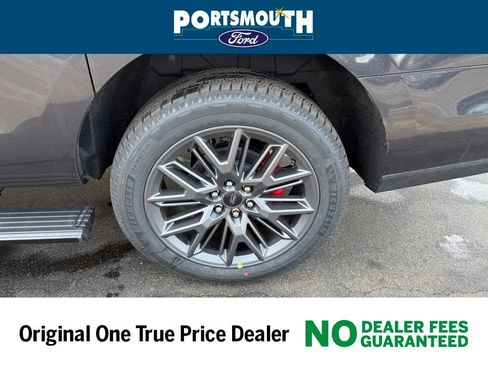 New 2025 Ford Expedition Max Platinum w/ Stealth Performance Package image 27