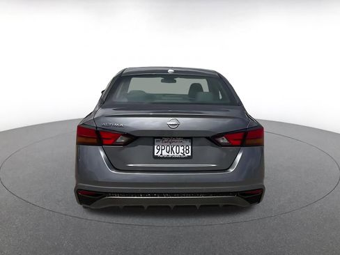 Used 2025 Nissan Altima 2.5 SV FWD image 12