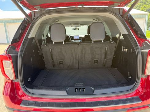 Used 2023 Ford Explorer XLT w/ Equipment Group 202A AWD/4WD image 11