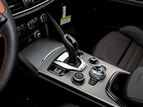 New 2025 Alfa Romeo Stelvio Sprint AWD/4WD image 17