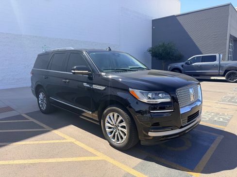 Used 2023 Lincoln Navigator 4WD image 4