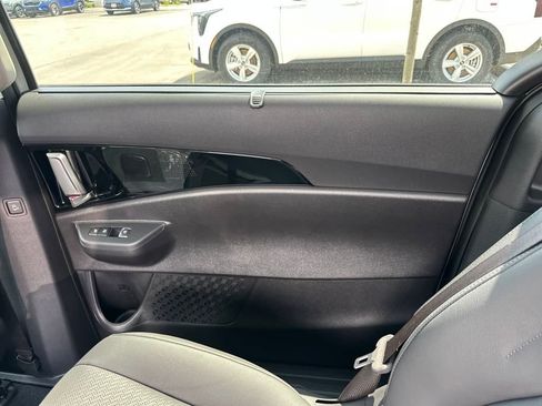 New 2025 Kia Carnival SX Prestige image 16