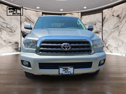 Used 2015 Toyota Sequoia SR5 AWD/4WD image 2