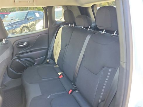 Used 2023 Jeep Renegade Altitude image 12