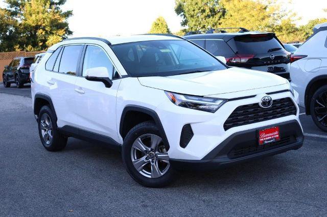 Used 2025 Toyota RAV4 XLE AWD/4WD image 2