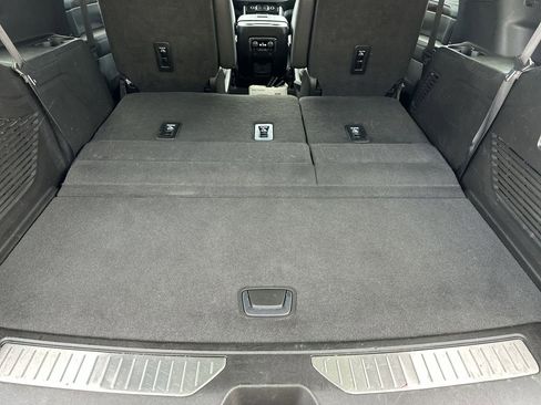 Used 2024 Chevrolet Tahoe Premier RWD image 32
