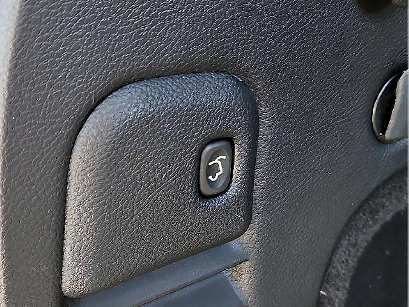 Used 2018 Jeep Grand Cherokee Altitude AWD/4WD image 29
