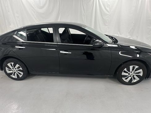 Used 2024 Nissan Altima 2.5 S image 2