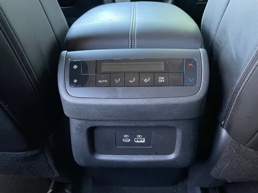 Used 2025 Nissan Pathfinder SL AWD/4WD image 29