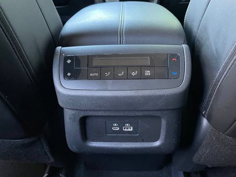 Used 2025 Nissan Pathfinder SL AWD/4WD image 29