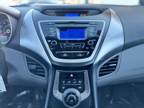 Used 2013 Hyundai Elantra Limited image 22
