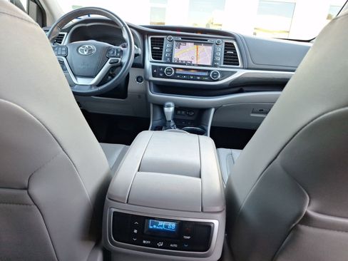Used 2018 Toyota Highlander Limited image 34