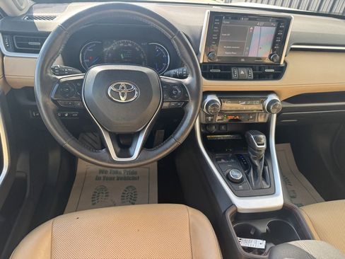 Used 2021 Toyota RAV4 Limited image 17