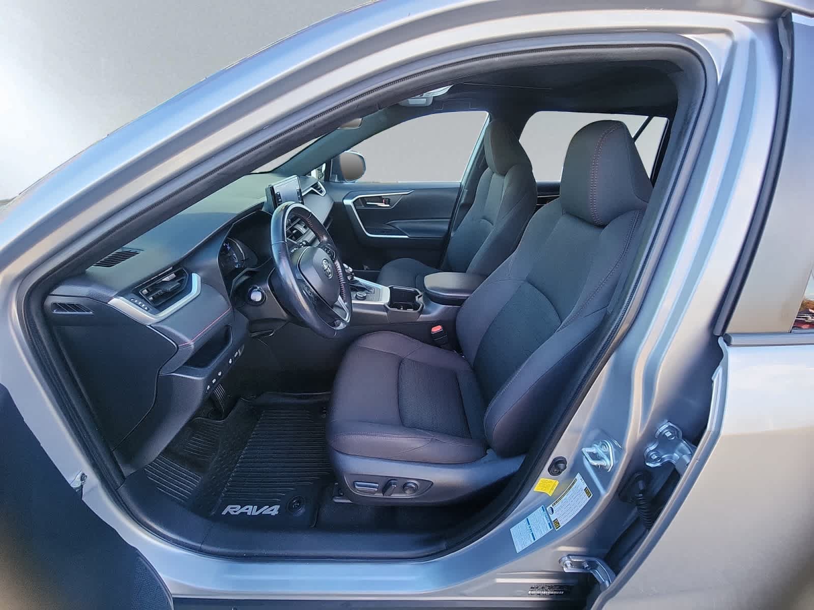 Used 2022 Toyota RAV4 SE w/ Weather & Moonroof Package AWD/4WD image 7