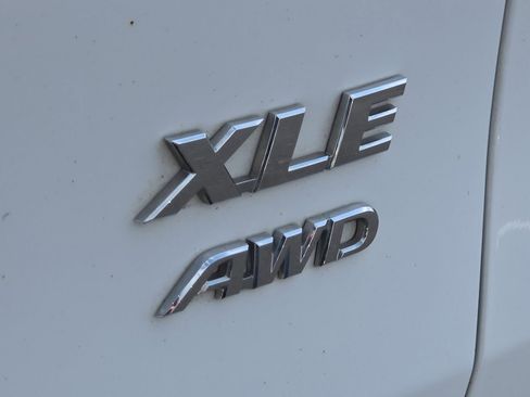 Used 2020 Toyota RAV4 XLE Premium AWD/4WD image 17