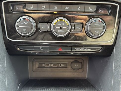 Used 2020 Volkswagen Atlas Cross Sport SEL Premium image 21