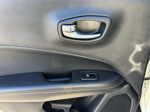 Used 2020 Jeep Compass Latitude w/ Popular Equipment Group image 17