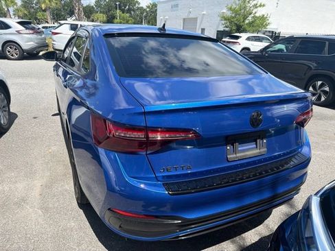 Used 2024 Volkswagen Jetta SE w/ Panoramic Sunroof Package FWD image 9