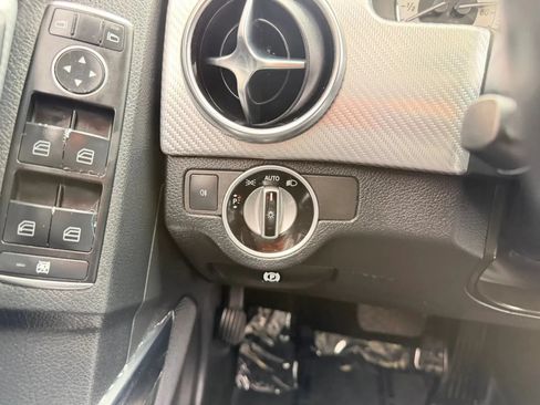 Used 2014 Mercedes-Benz GLK 350 4MATIC image 34