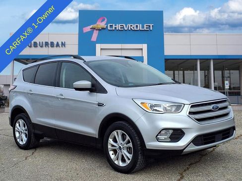 Used 2018 Ford Escape SE w/ Ford Safe & Smart Package image 3