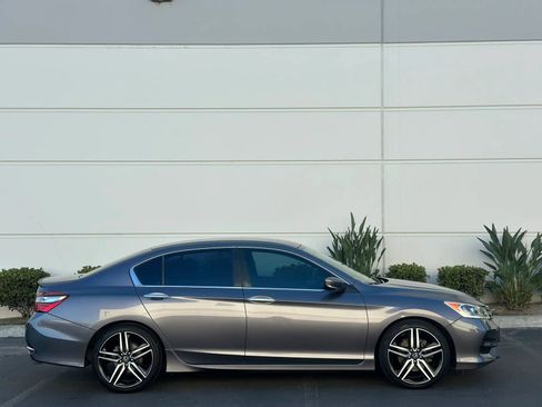 Used 2017 Honda Accord Sport image 5