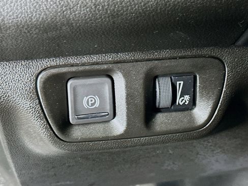 Used 2023 GMC Acadia SLE w/ Driver Convenience Package image 17