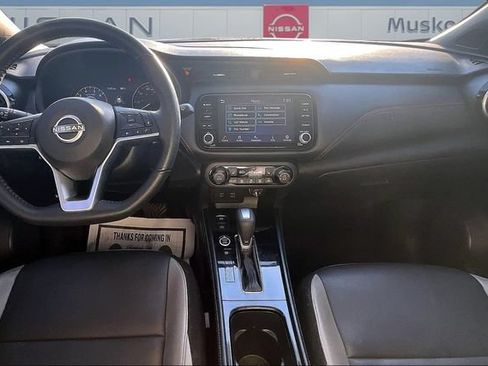Used 2023 Nissan Kicks SR w/ SR Premium Package FWD image 7