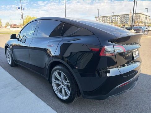 Used 2021 Tesla Model Y Long Range image 5