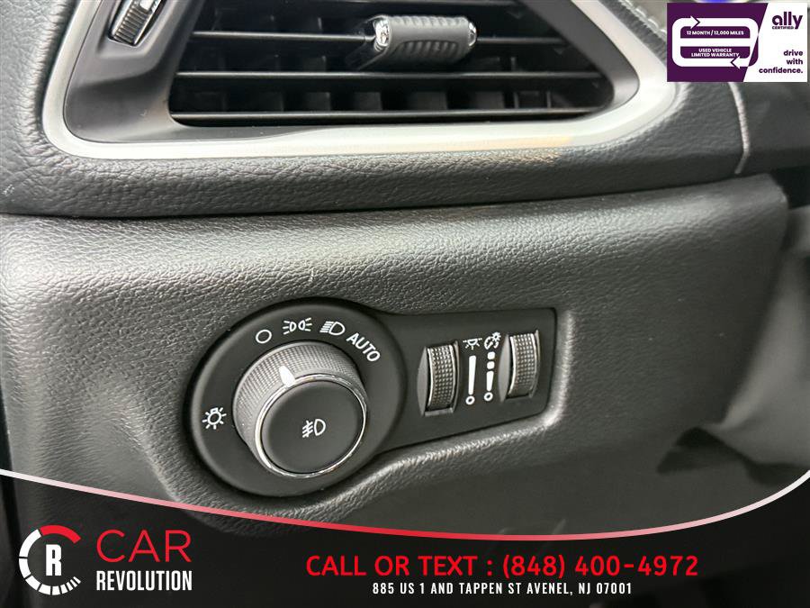 Used 2024 Chrysler Pacifica Limited FWD image 27