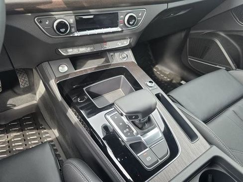 New 2025 Audi Q5 2.0T Premium Plus AWD/4WD image 24