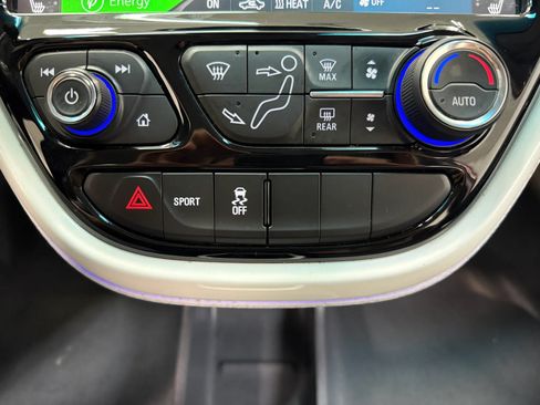 Used 2020 Chevrolet Bolt Premier w/ Infotainment Package FWD image 30