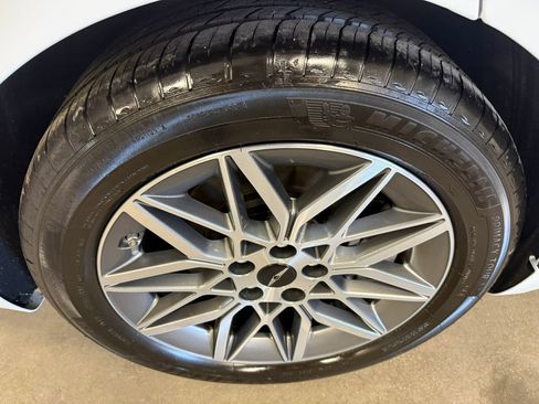 Certified 2025 Genesis G80 2.5T AWD/4WD image 16