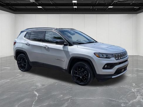 Used 2025 Jeep Compass Limited AWD/4WD image 7