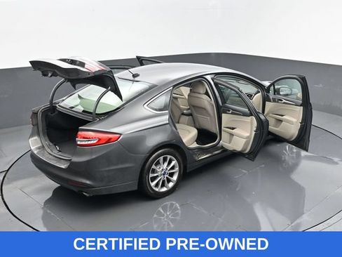 Used 2017 Ford Fusion SE FWD image 27