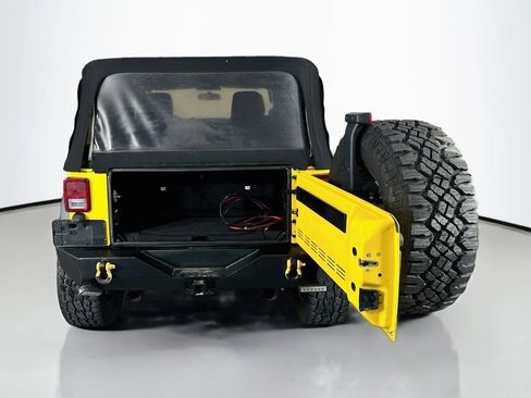 Used 2016 Jeep Wrangler Sport w/ Connectivity Group AWD/4WD image 26