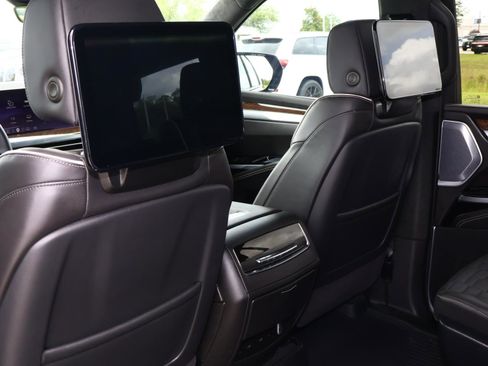 Used 2025 Cadillac Escalade Sport Platinum w/ LPO, Floor Liner Package AWD/4WD image 20