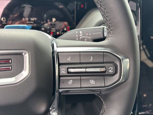 New 2025 GMC Yukon Elevation image 18