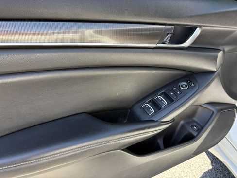 Used 2018 Honda Accord Sport image 9