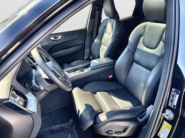 Certified 2024 Volvo XC60 T8 Ultimate w/ Protection Package Premier AWD/4WD image 16