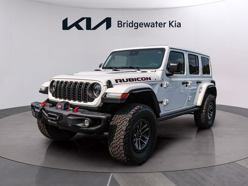 Used 2024 Jeep Wrangler Unlimited Rubicon AWD/4WD image 3