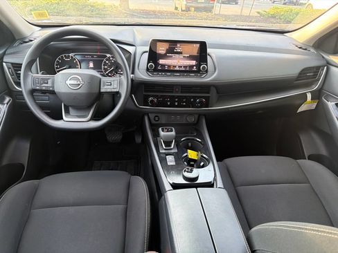 Used 2025 Nissan Rogue S AWD/4WD image 18