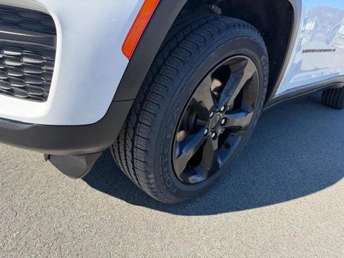Certified 2022 Jeep Grand Cherokee Altitude AWD/4WD image 2