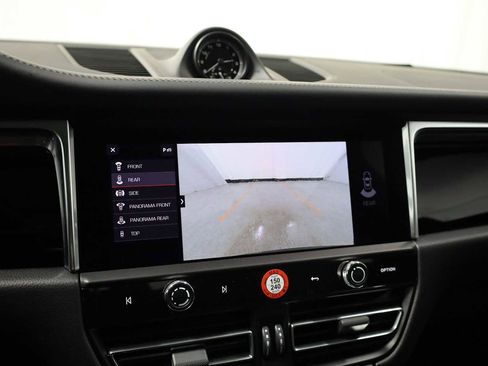 Certified 2025 Porsche Macan image 34