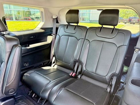 Used 2023 Jeep Grand Cherokee L Limited w/ Luxury Tech Group II AWD/4WD image 12