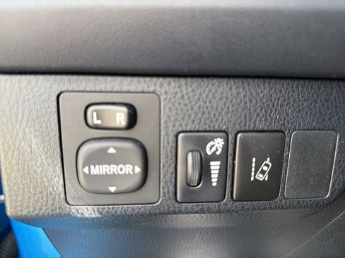 Used 2017 Toyota RAV4 LE image 10