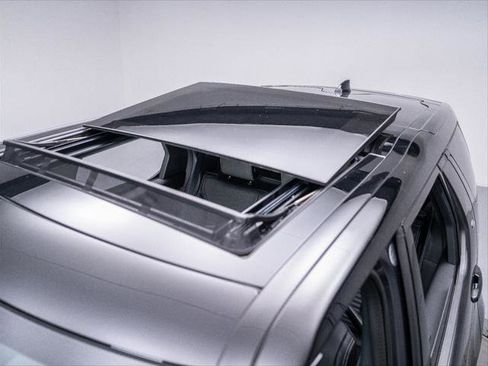 New 2025 Land Rover Discovery Dynamic SE image 25